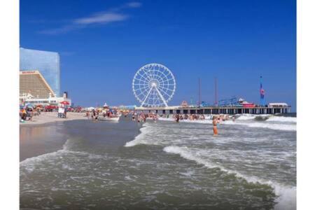 2Br 3Ba Ocean Front Condo On The Boardwalk Cozysuites Atlantic City Exterior photo